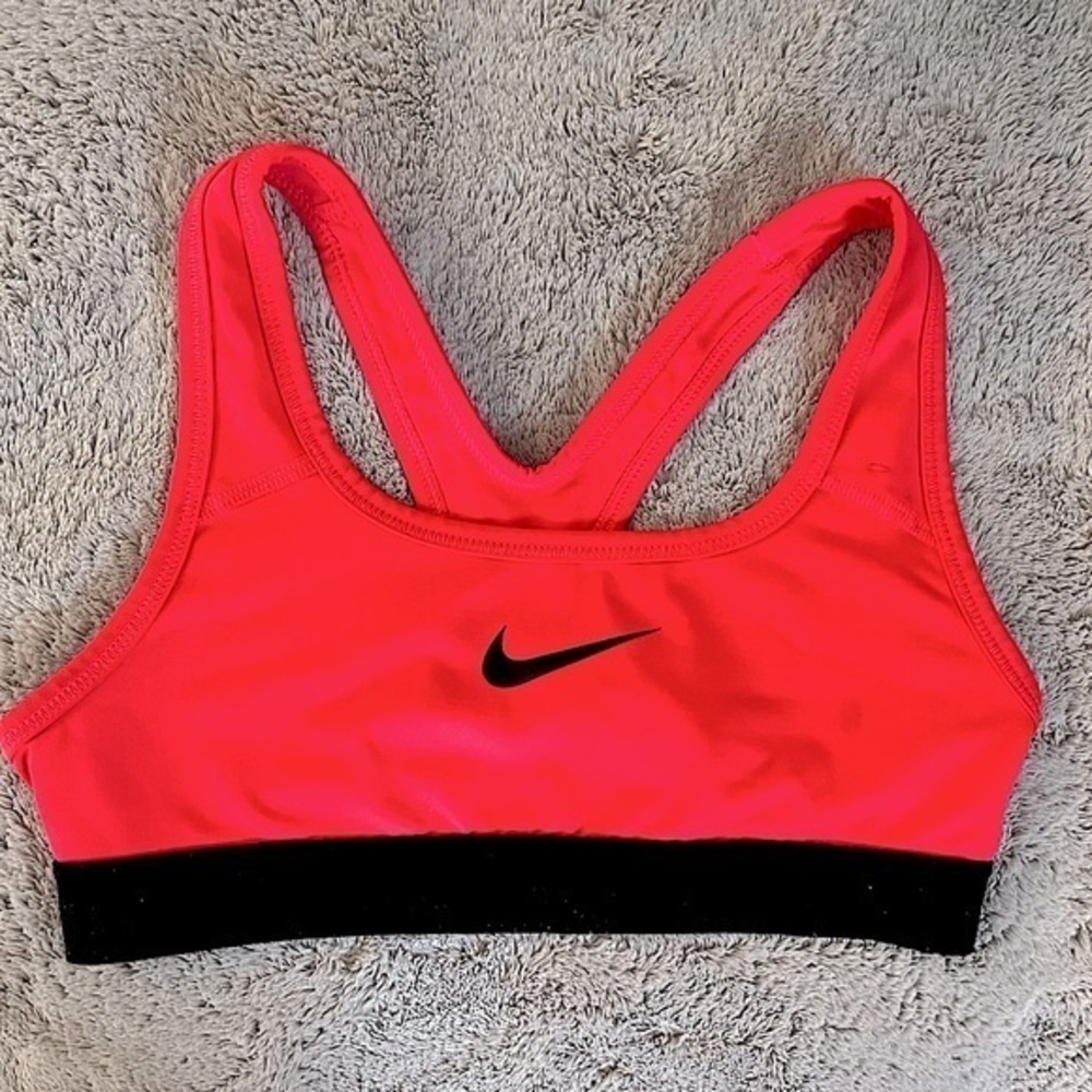 Girl’s Nike Dri-Fit Hot Pink Sports Bra-size Small